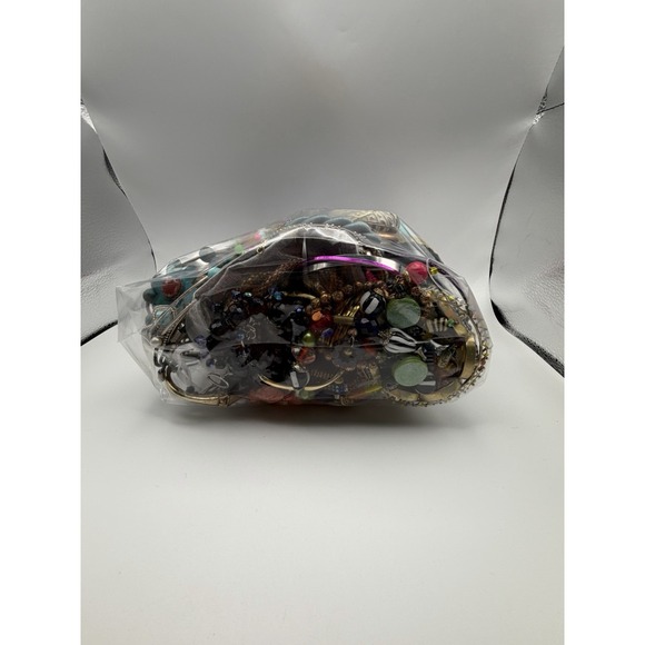 Bulk Costume Jewelry Lot 4.3 lbs Assorted Bracelets Bangles Necklaces Beads Mix - Picture 5 of 6